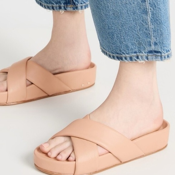 Beek Rhea Slides - Picture 2 of 9